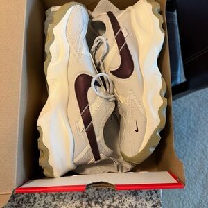 Nike Women’s Light Purple/Cream/Tan ‘90s Sneakers